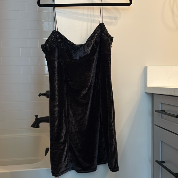 Free People Dresses & Skirts - Intimately free people black velvet fitted dress